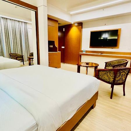 Neel Skye - Couple Friendly - Dlf My Pad, Gomtinagar , Lucknow Aparthotel Eksteriør bilde