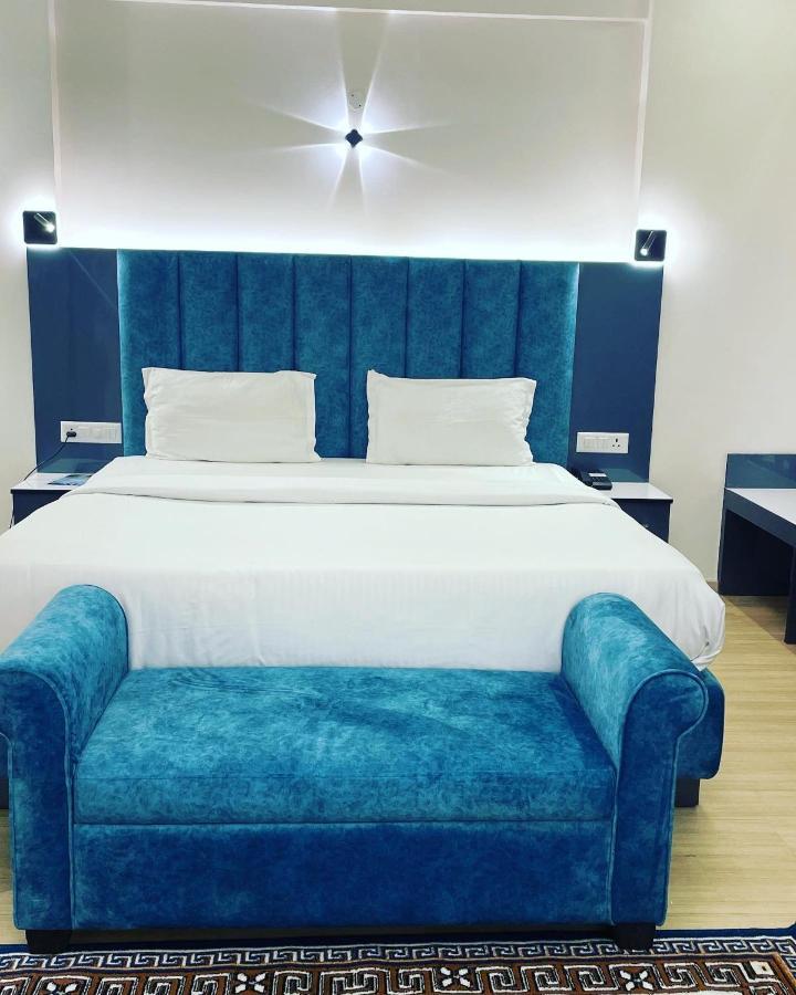 Neel Skye - Couple Friendly - Dlf My Pad, Gomtinagar , Lucknow Aparthotel Eksteriør bilde