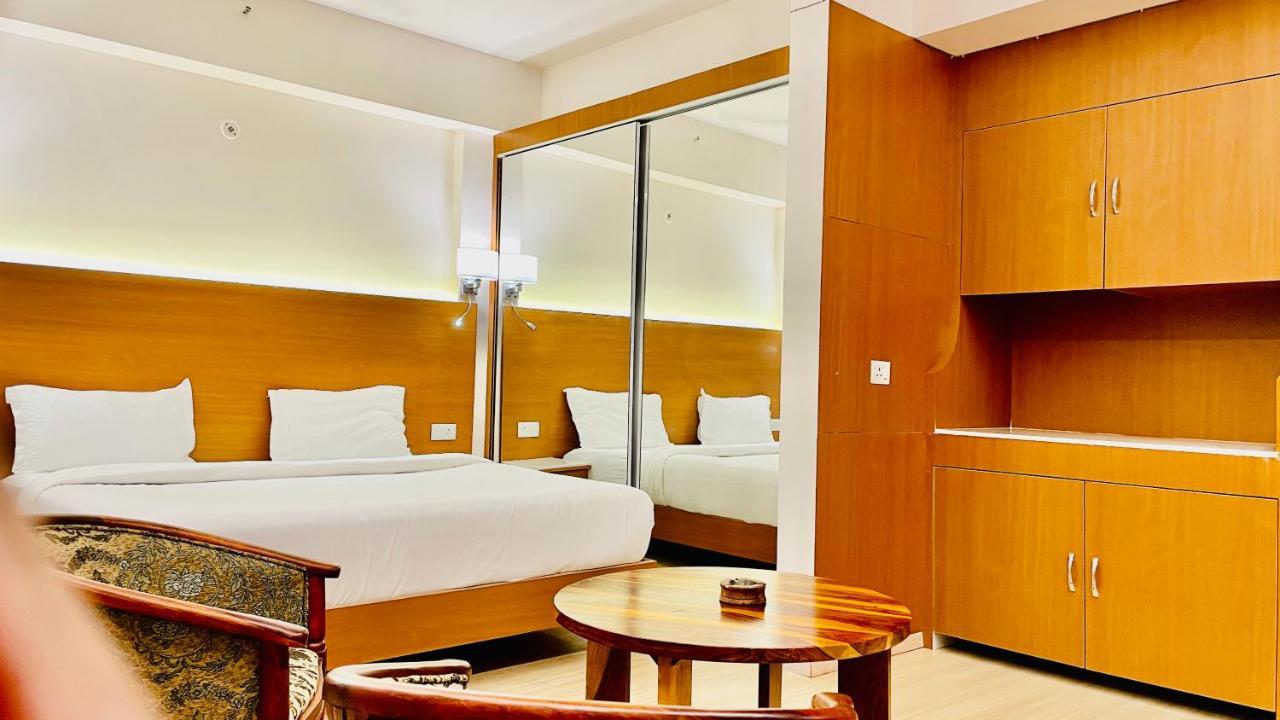 Neel Skye - Couple Friendly - Dlf My Pad, Gomtinagar , Lucknow Aparthotel Eksteriør bilde