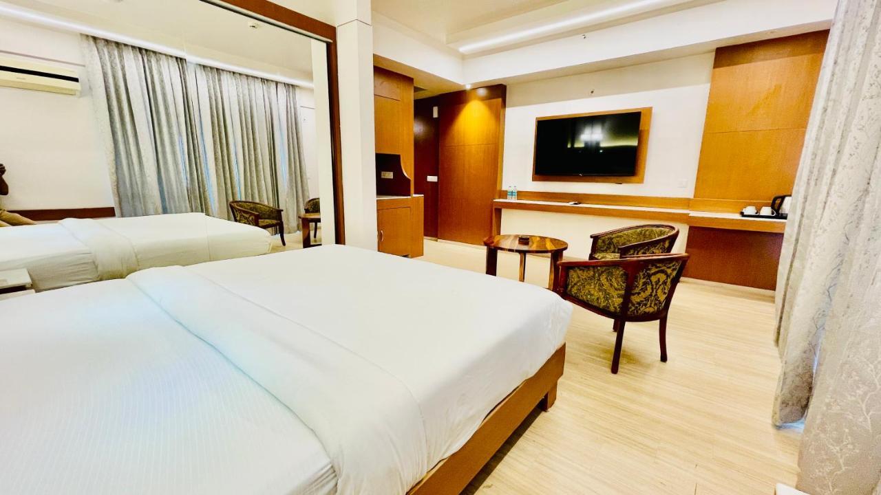 Neel Skye - Couple Friendly - Dlf My Pad, Gomtinagar , Lucknow Aparthotel Eksteriør bilde